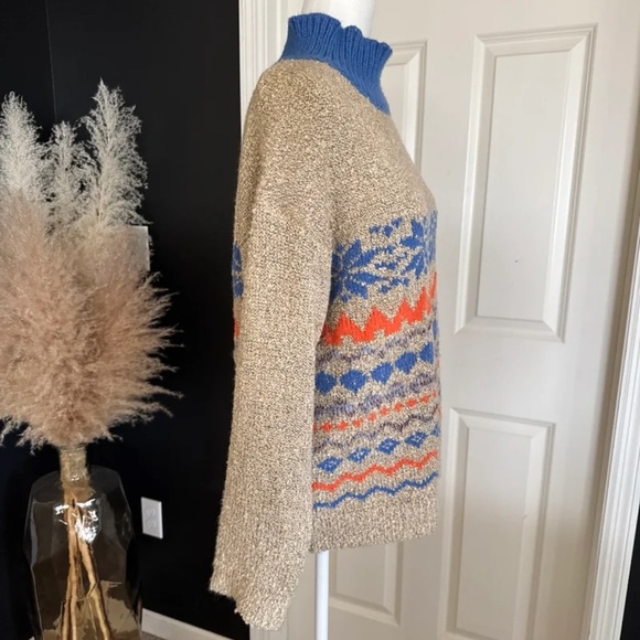 Easel Los Angeles Cowl Neck Snowflake printed Sweater
Size Large - Picture 7 of 12